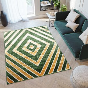 Zajímavý zelený koberec se zlatým diamantovým vzorem
