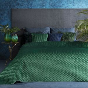 Zelený prošívaný přehoz na postel zdobený flitry