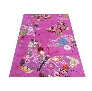 Moderní koberec do dětského pokoje v růžové barvě s dokonalým motivem motýlů