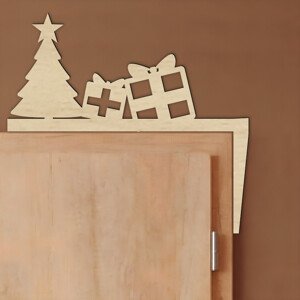 Rohová dekorace na dveře s vánočním stromkem a dárky