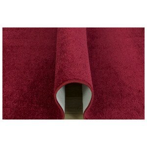 Metrážový koberec Dynasty 58 bordový