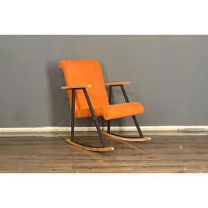 Oranžové houpací křeslo s kovovými a dřevěnými nohami Berta Concept Aila