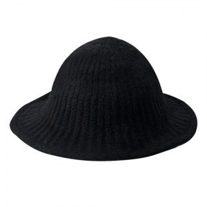 Černý zimní klobouk