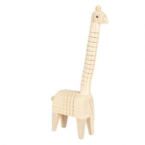 Světle hnědá dekorativní dřevěná soška žirafy – 4x6x24 cm