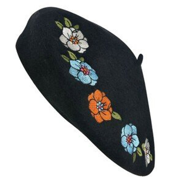 Černý baret s výšivkami květin - 28 cm Clayre & Eef