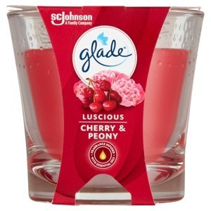 Glade Luscious Cherry & Peony vonná svíčka 129 g