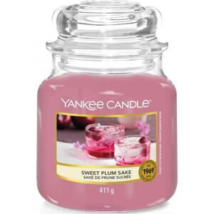 Yankee Candle vonná svíčka Classic ve skle střední Sweet Plum Sake 411 g