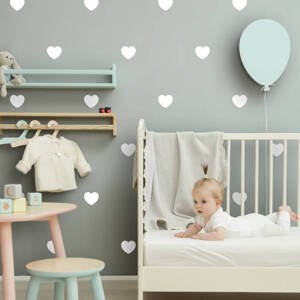 Srdíčka v bílém provedení - samolepky na zeď do dětského pokoje