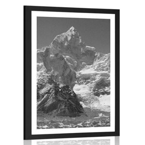 Plakát s paspartou nádherný vrchol hory v černobílém provedení