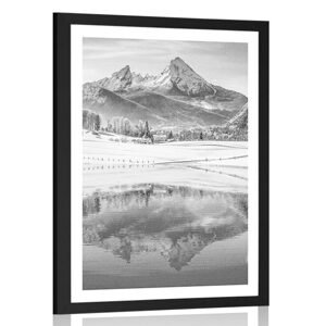 Plakát s paspartou zasněžená krajina v Alpách v černobílém provedení
