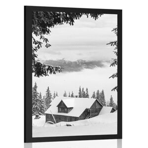 Plakát dřevěný domeček při zasněžených borovicích v černobílém provedení