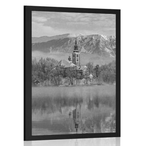 Plakát kostel u jezera Bled ve Slovinsku v černobílém provedení