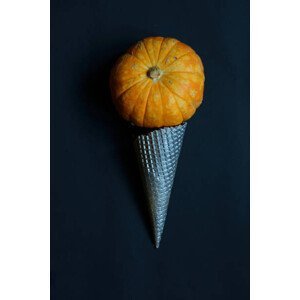 Umělecká fotografie Cream cone with pumpkin. Halloween concept, Elena Peremet, (26.7 x 40 cm)