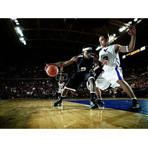 Umělecká fotografie Basketball player being guarded by defender, Thomas Barwick, (40 x 30 cm)