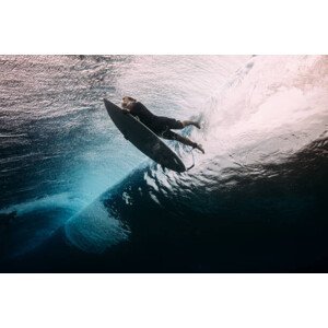 Umělecká fotografie Surfer dives beneath a wave, Matt Porteous, (40 x 26.7 cm)