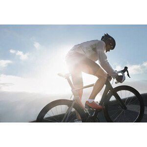 Umělecká fotografie Silhouette of cyclist riding up in high mountains, Stanislaw Pytel, (40 x 26.7 cm)