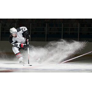 Umělecká fotografie Ice hockey players facing off, Ryan McVay, (40 x 24.6 cm)