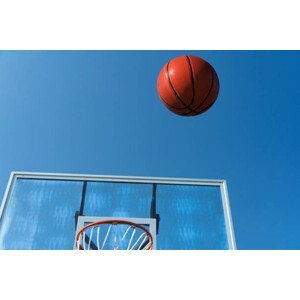 Umělecká fotografie Basketball Shoot in Air to Basket, Marcia Straub, (40 x 26.7 cm)