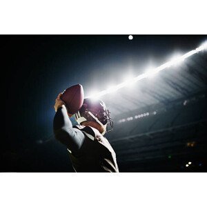 Umělecká fotografie Quarterback preparing to throw pass at night, Thomas Barwick, (40 x 26.7 cm)
