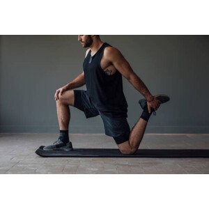 Umělecká fotografie Muscular Sportsman Stretching his Legs to, FreshSplash, (40 x 26.7 cm)