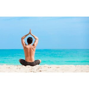 Umělecká fotografie Man meditating on the beach, kieferpix, (40 x 24.6 cm)