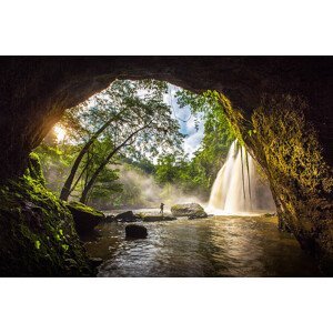 Umělecká fotografie Amazing beautiful waterfalls in deep forest, krisanapong detraphiphat, (40 x 26.7 cm)