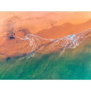 Umělecká fotografie Ocean waves breaking on white sand, CHUNYIP WONG, (40 x 30 cm)