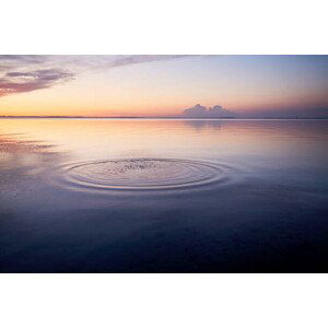 Umělecká fotografie Rings in water of the sea, the_burtons, (40 x 26.7 cm)