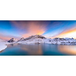 Umělecká fotografie Winter sunrise over the frozen lake, Roberto Moiola / Sysaworld, (50 x 23.1 cm)