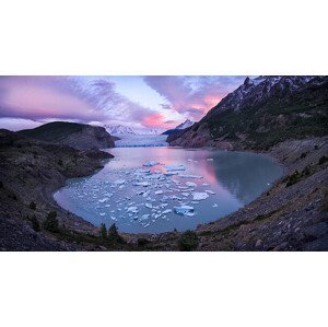 Umělecká fotografie Lake and glaciar Grey in Torres del Paine, Ignacio Palacios, (40 x 22.5 cm)