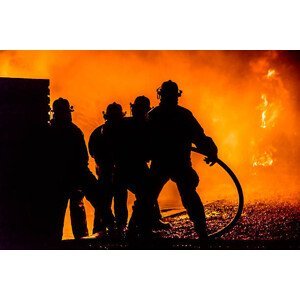 Umělecká fotografie Firefighters silhouette, Henrique NDR Martins, (40 x 26.7 cm)