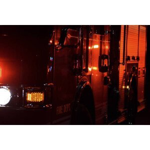 Umělecká fotografie Emergency vehicle with lights, Jesse Koering, (40 x 26.7 cm)