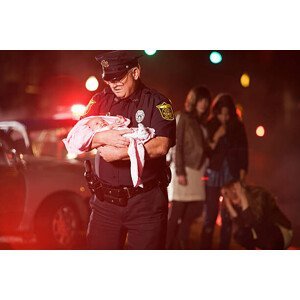 Umělecká fotografie Police officer rescuing a baby, Image Source, (40 x 26.7 cm)