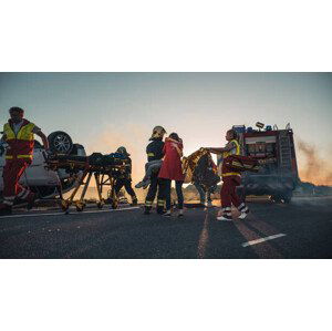 Umělecká fotografie Brave Firefighter Carries Injured Young Girl, gorodenkoff, (40 x 22.5 cm)