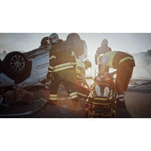 Umělecká fotografie On the Car Crash Traffic Accident, gorodenkoff, (40 x 22.5 cm)