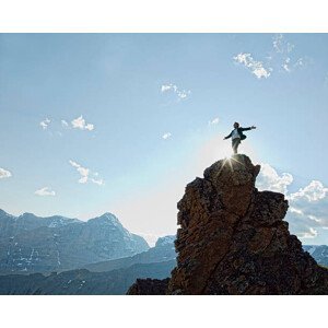 Umělecká fotografie Man stands on peak, arms outstretched., Ascent Xmedia, (40 x 30 cm)