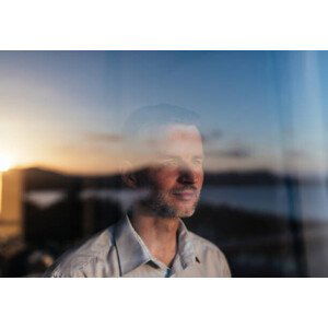 Umělecká fotografie Businessman looking out of a window., Guido Mieth, (40 x 26.7 cm)