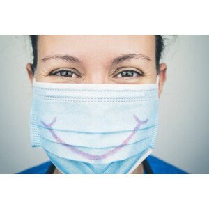 Umělecká fotografie Portrait of Nurse with mask smiling, Antonio Martin Sanchez, (40 x 26.7 cm)