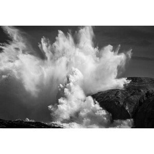 Umělecká fotografie Black and white powerful ocean waves, Philip Thurston, (40 x 26.7 cm)