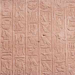 Umělecká fotografie Egyptian hieroglyphics in Karnak Temple near Luxor, hadynyah, (40 x 40 cm)