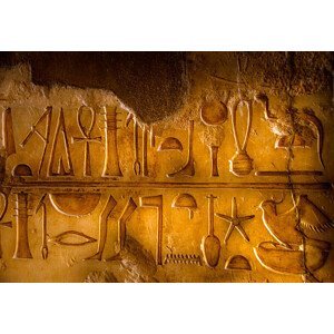 Umělecká fotografie Two rows of Egyptian Hieroglyphics, ajiravan, (40 x 26.7 cm)