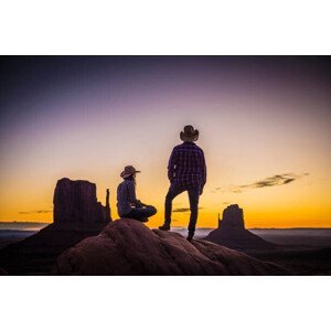 Umělecký tisk Hispanic couple admiring desert landscape at, Jacobs Stock Photography Ltd, (40 x 26.7 cm)