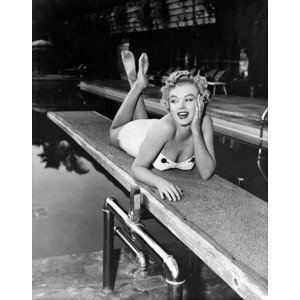 Umělecká fotografie Marilyn Monroe lying on a springboard in California, 1953, (30 x 40 cm)