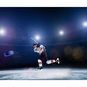 Umělecká fotografie Ice hockey player shooting puck., Robert Decelis, (40 x 35 cm)