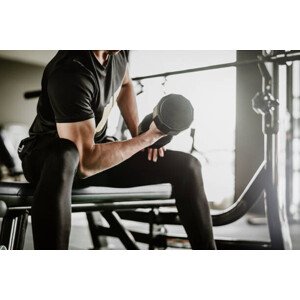 Umělecká fotografie man doing concentration curls exercise working, interstid, (40 x 26.7 cm)