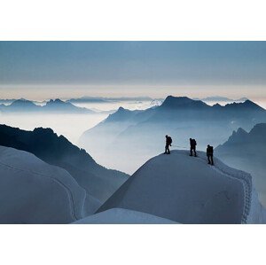 Umělecká fotografie Climbing team on a snowy ridge, Buena Vista Images, (40 x 26.7 cm)