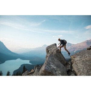 Umělecká fotografie A man standing on a rocky, Jordan Siemens, (40 x 26.7 cm)