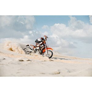 Umělecká fotografie motor cross riding over sand, Charlie Yacoub, (40 x 26.7 cm)