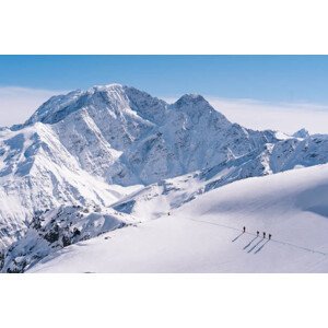 Umělecká fotografie Ski mountaineers advance towards mountain summit, Milo Zanecchia/ Ascent Xmedia, (40 x 26.7 cm)