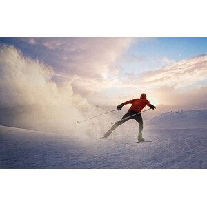 Umělecká fotografie A cross country skier at sunset in Norway, Per Breiehagen, (40 x 24.6 cm)